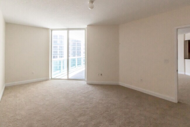 Building Photo - 241 Riverside Dr
