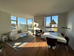 Building Photo - 1316 W 11th Ave