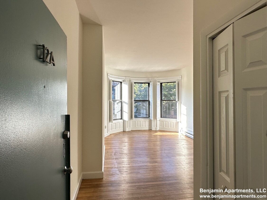 Primary Photo - 517 Beacon St