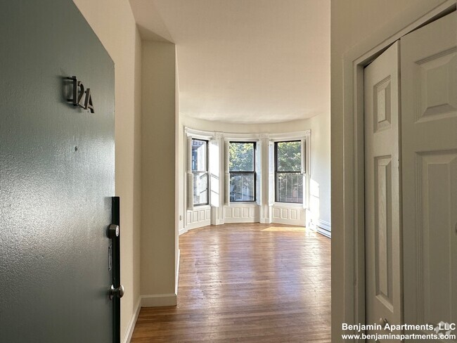 Building Photo - 517 Beacon St