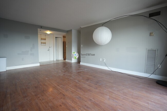 Building Photo - 15 N Beacon St