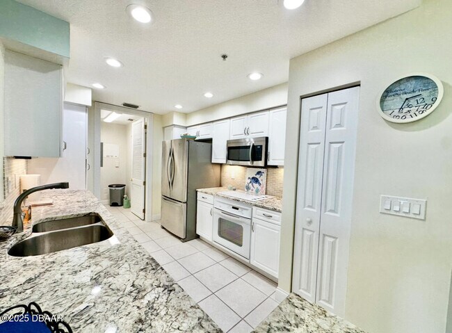 Foto del edificio - 4620 Riverwalk Village Ct