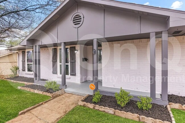 Photo - 306 Wildbriar Dr House