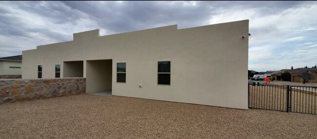 Building Photo - 5020 Kenner Way