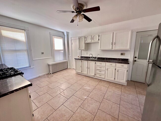 Foto del edificio - 1082 Townsend Ave