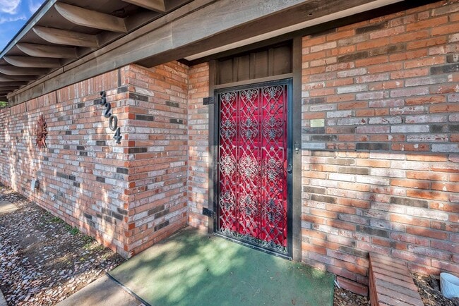 Building Photo - Midland