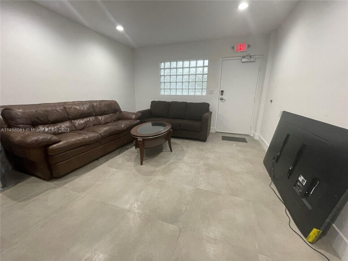 Foto principal - 645 Palmetto Dr