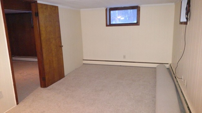 Bedroom new carpet - 4905 Grolier Rd