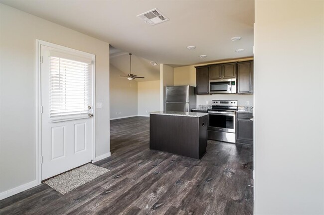 Building Photo - 505 St James Pl