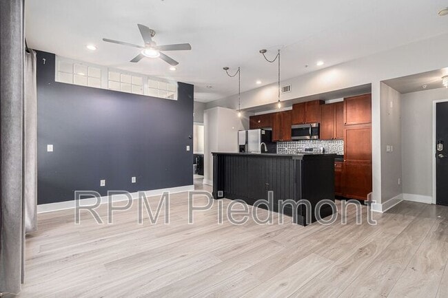 Photo - 925 Garrett St Apartment