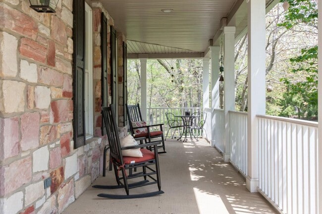 Building Photo - 4900 Hunt Field Dr