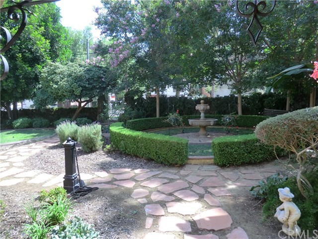 Foto del edificio - 100 Monterey Rd