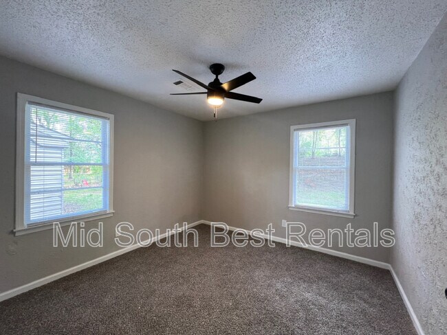 Foto del edificio - 3552 Debby Dr