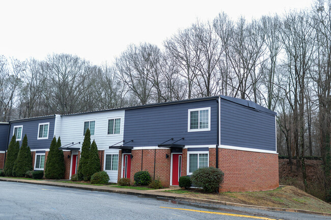 Exterior - Hillcrest Townhomes