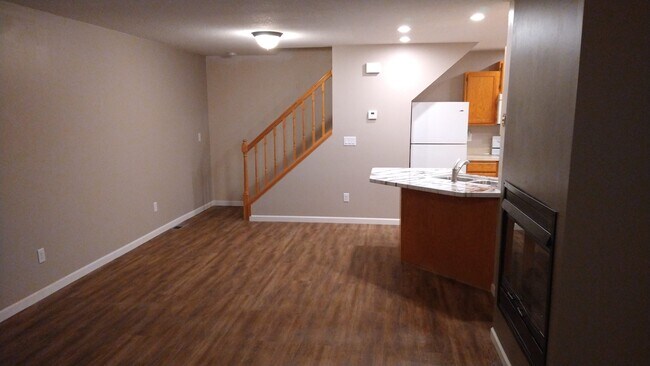 Building Photo - 4013 Wilshire Cir