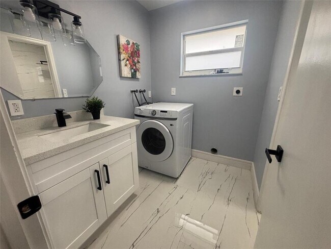Foto del edificio - 814 SW 12th Pl