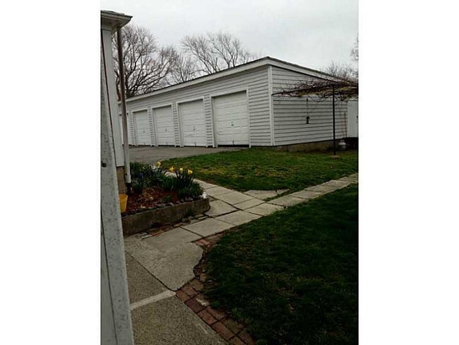 Building Photo - 308 State St