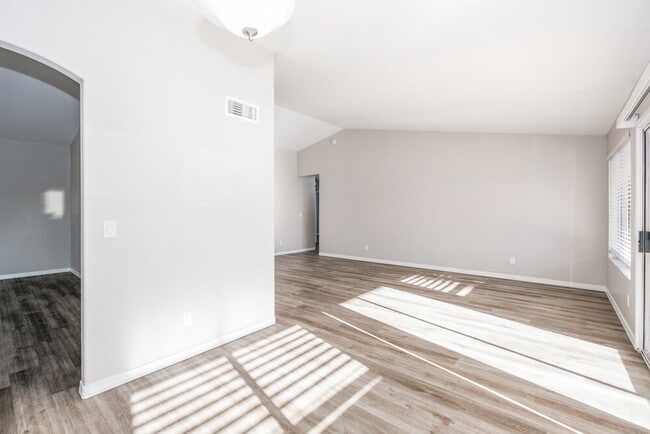 Building Photo - 5537 N 76th Dr