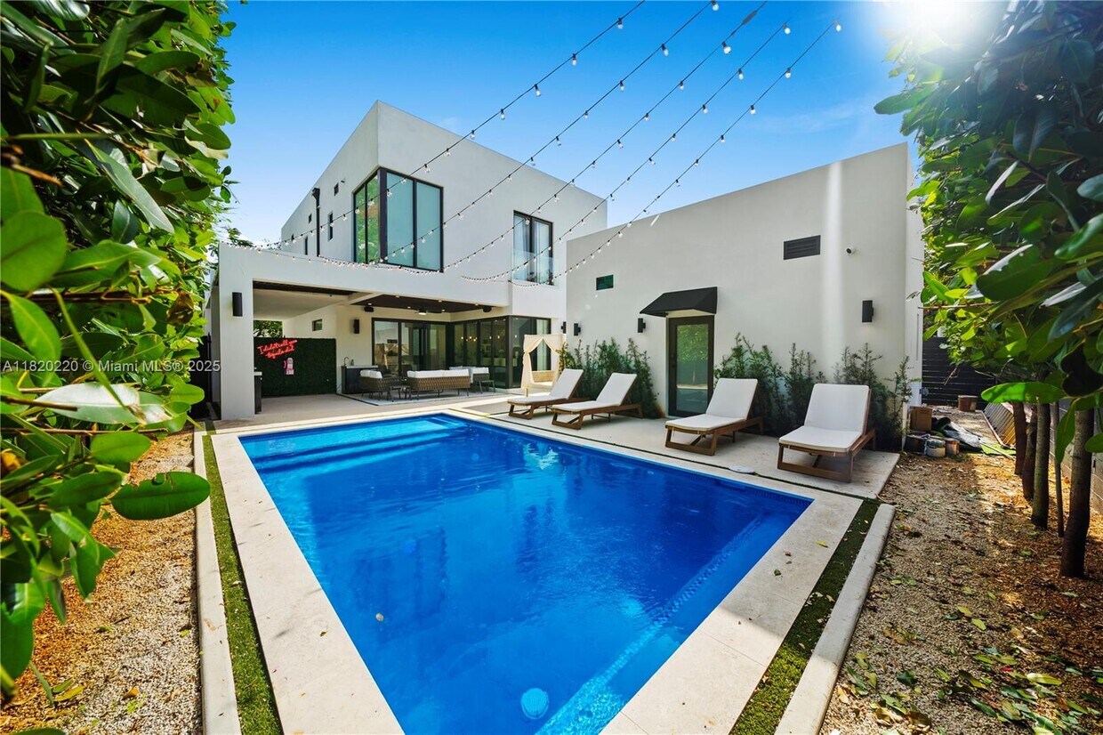 Foto principal - 550 NW 42nd St