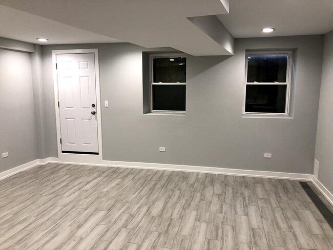 Building Photo - 3210 S May St