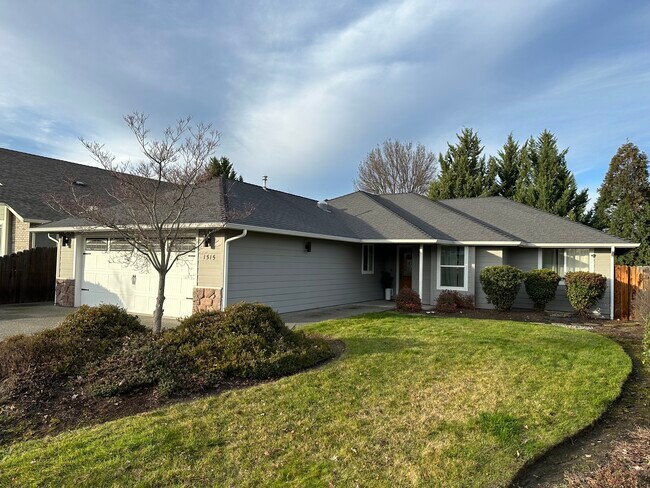 Building Photo - 1515 W Harbeck Rd