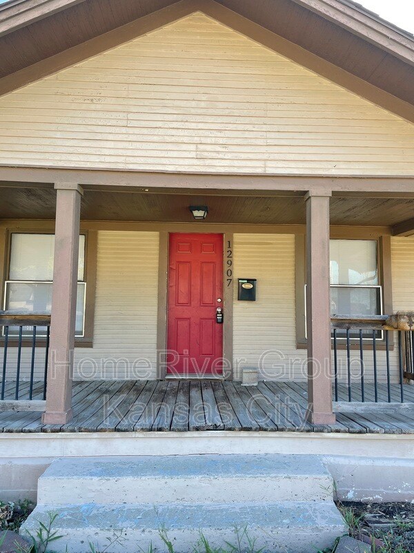 Primary Photo - 12907 Grandview Rd