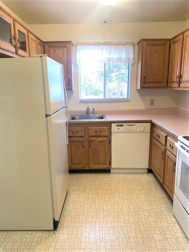Building Photo - Beautiful Condo in Colorado Springs