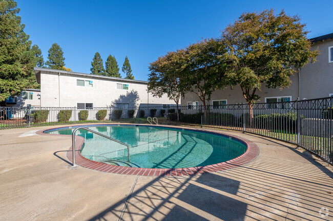 Building Photo - Gold Run Apartments