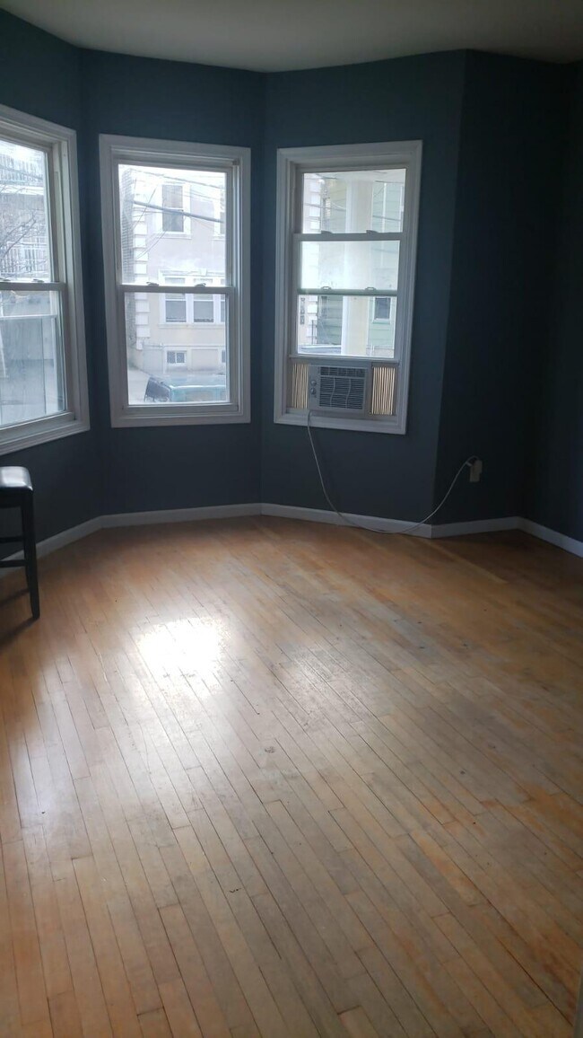 Building Photo - 249 Inslee Pl