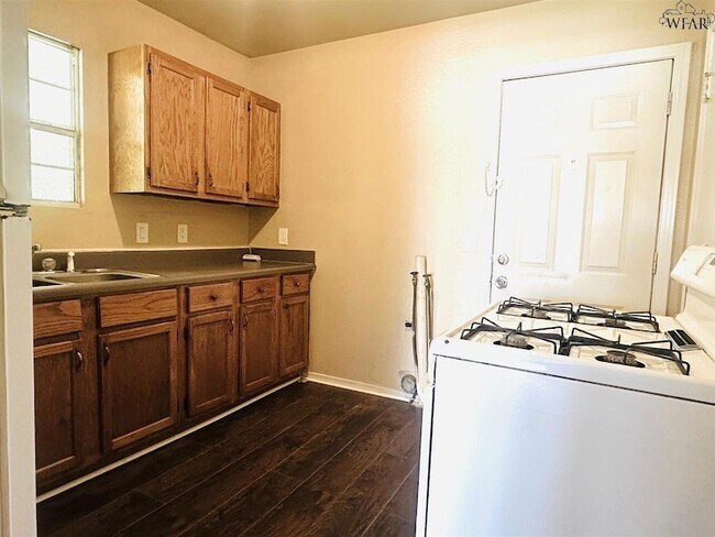 Foto del edificio - 2407 Carrigan Ave