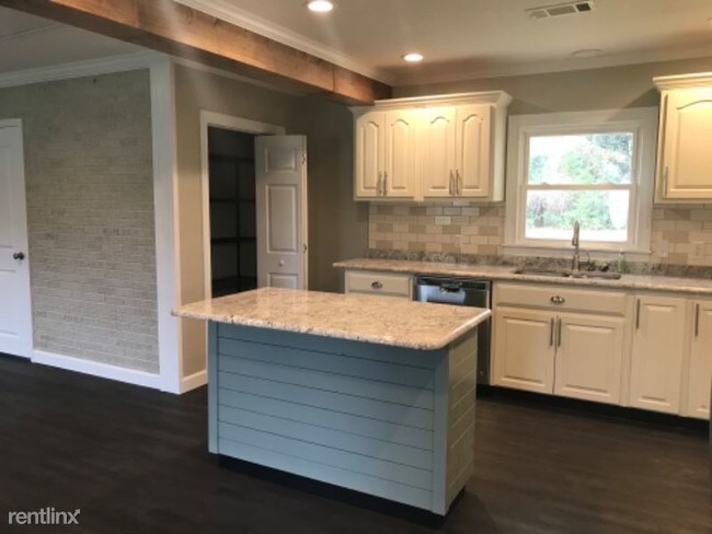 Building Photo - 3 br, 2 bath House - 814 Blackshear Hwy