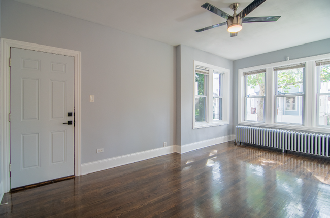 Building Photo - 3024 N Avers Ave