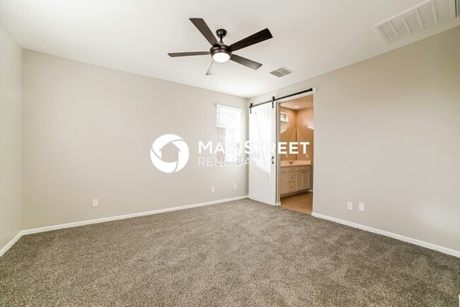 Foto del edificio - 4 Bedroom Pet-Friendly Home in Glendale, A...
