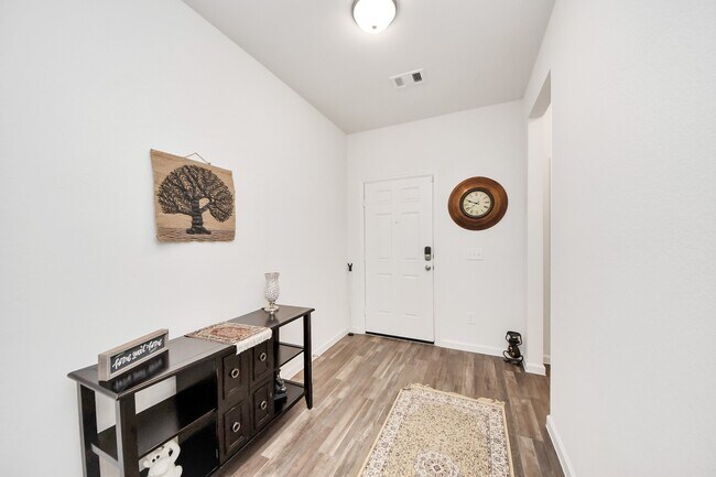Foto del edificio - 1024 Banyon Tree Ln