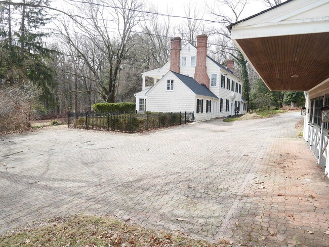 Building Photo - Stunning 1928 Estate Home in Caves Valley ...