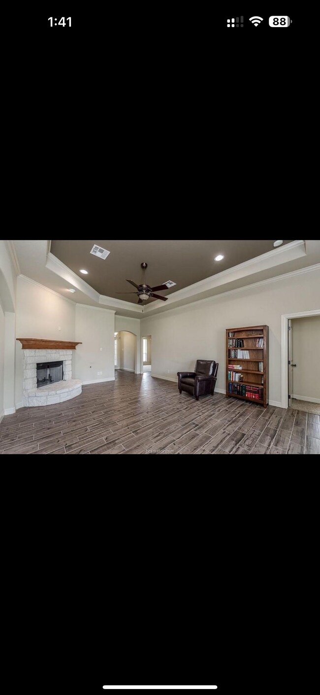 Building Photo - 3912 Lambermont Dr