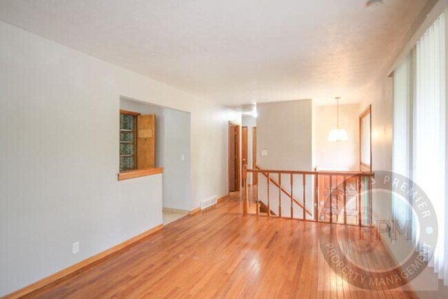 Foto del edificio - 3 Bedroom 1.5 Bathroom Home Located Minutes from Westroads Mall