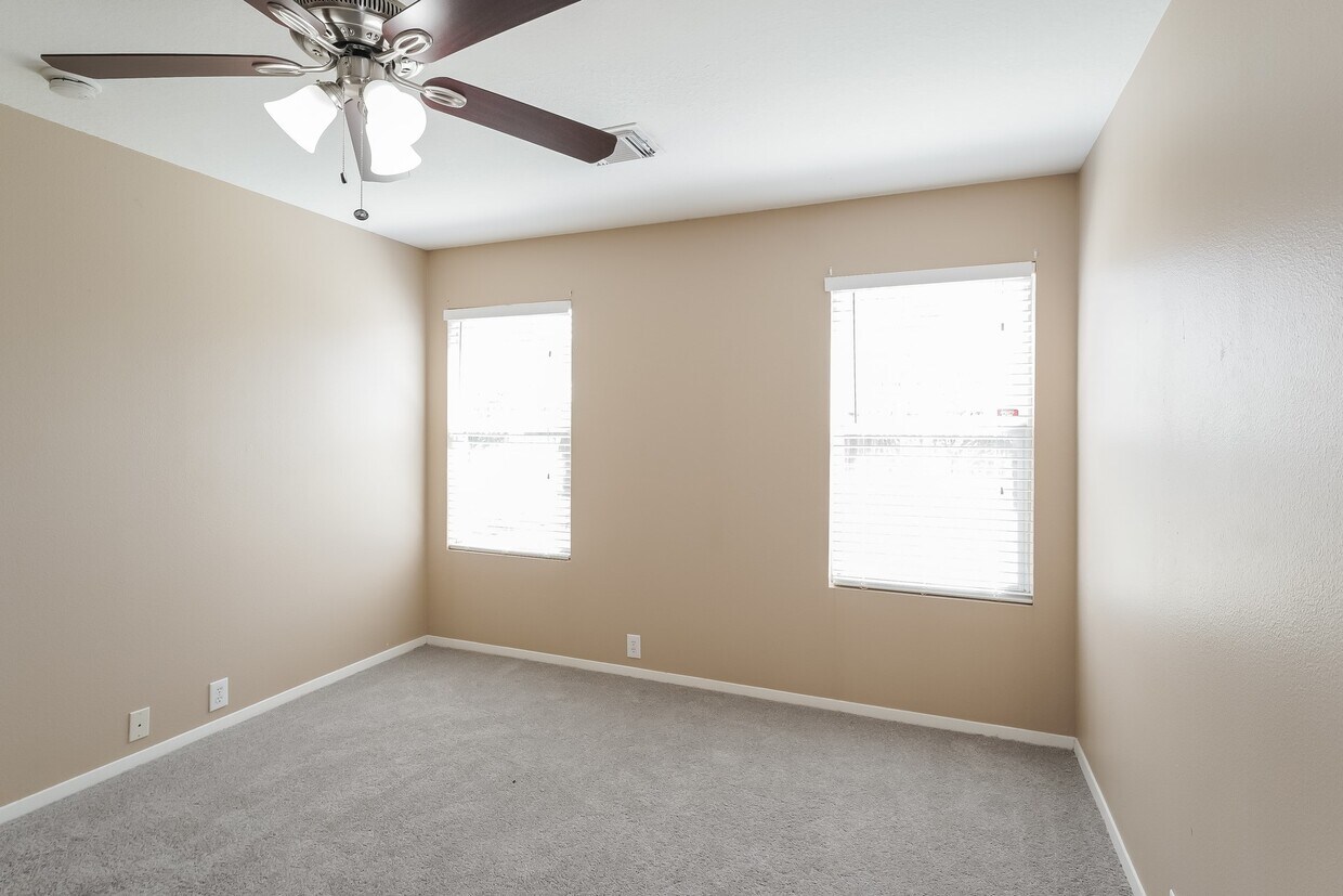 Foto del edificio - 3235 Dartmouth Field Ln