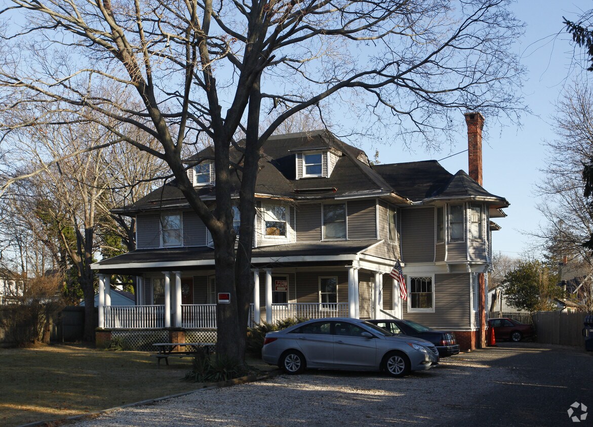 41 S Clinton Ave, Bay Shore, NY 11706 Apartments in Bay Shore, NY