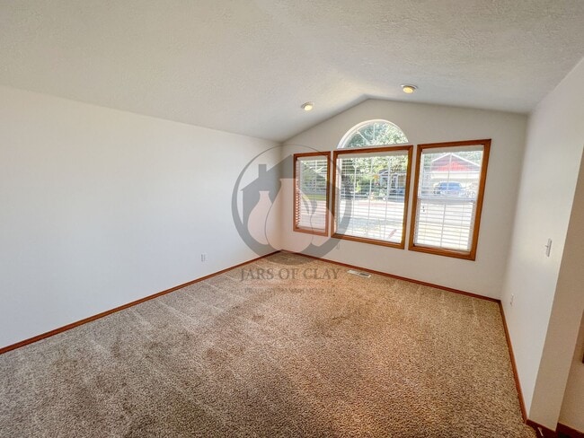 Building Photo - Single Level Home in Canby - Available Now