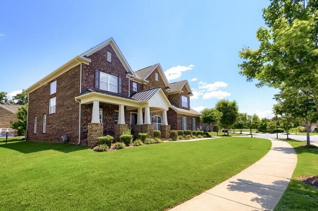 Foto del edificio - 5 Bedroom single family home in Mooresville