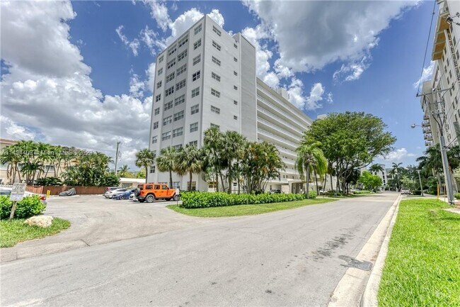 Foto del edificio - 2555 NE 11th St