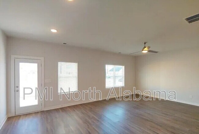 Foto del edificio - 6030 Barringer Ct