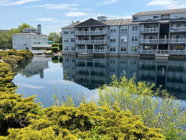 Foto del edificio - Welcome to Waters Edge Condos!