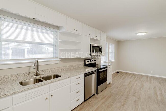 Building Photo - 3116 Cora Ave