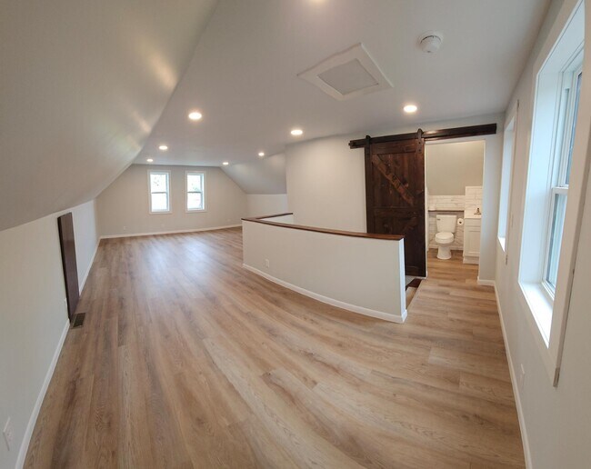 Segundo piso recientemente remodelado - 606 Tindolph Ave S