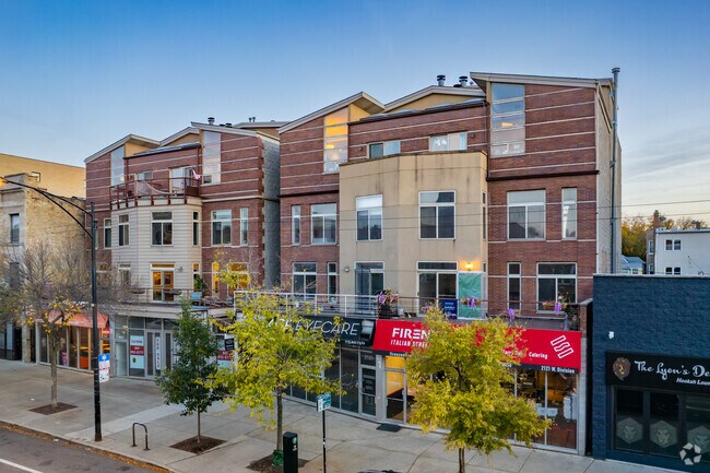 Building Photo - 2113 W Division St