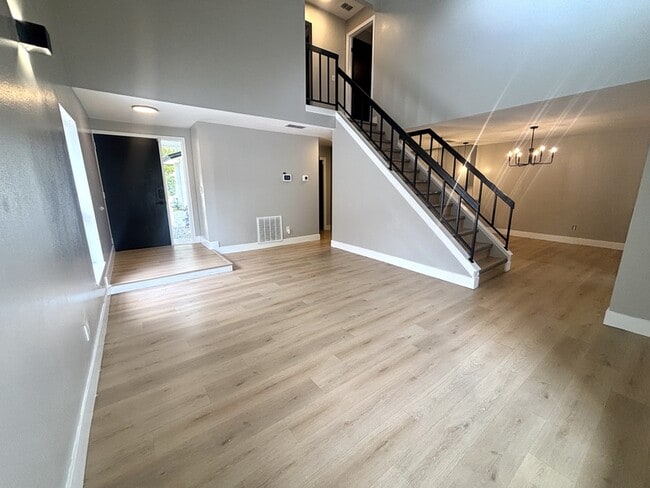 Building Photo - 640 Macduff Ln