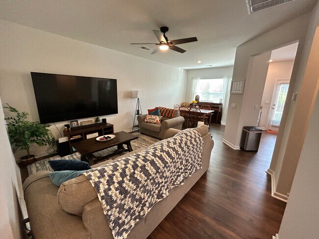 Building Photo - 125 Sunriff CT