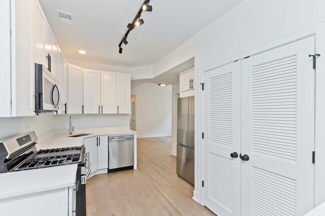 Foto del edificio - 2648 N Lincoln Ave